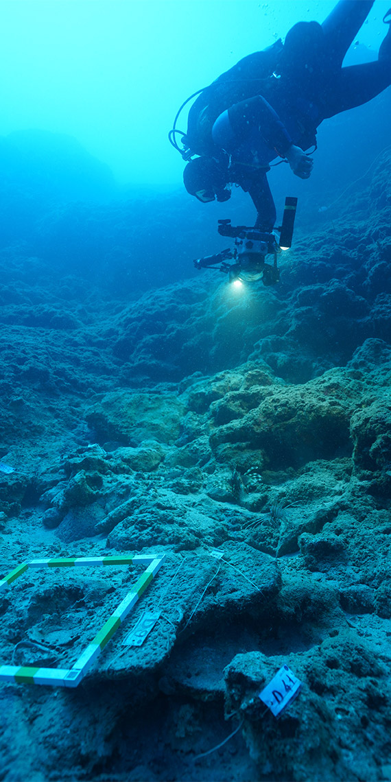Kumluca Orta Tunç Çağı Batığı'ndan 30 bakır külçe çıkarıldı
