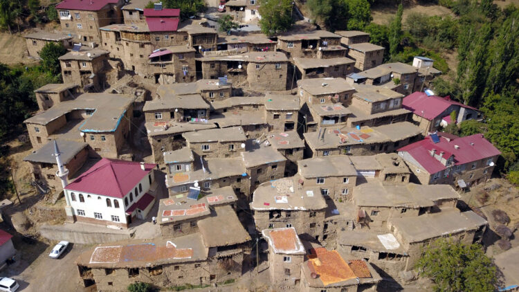 300 yıllık taş evler fotoğrafçıların ilgi odağı