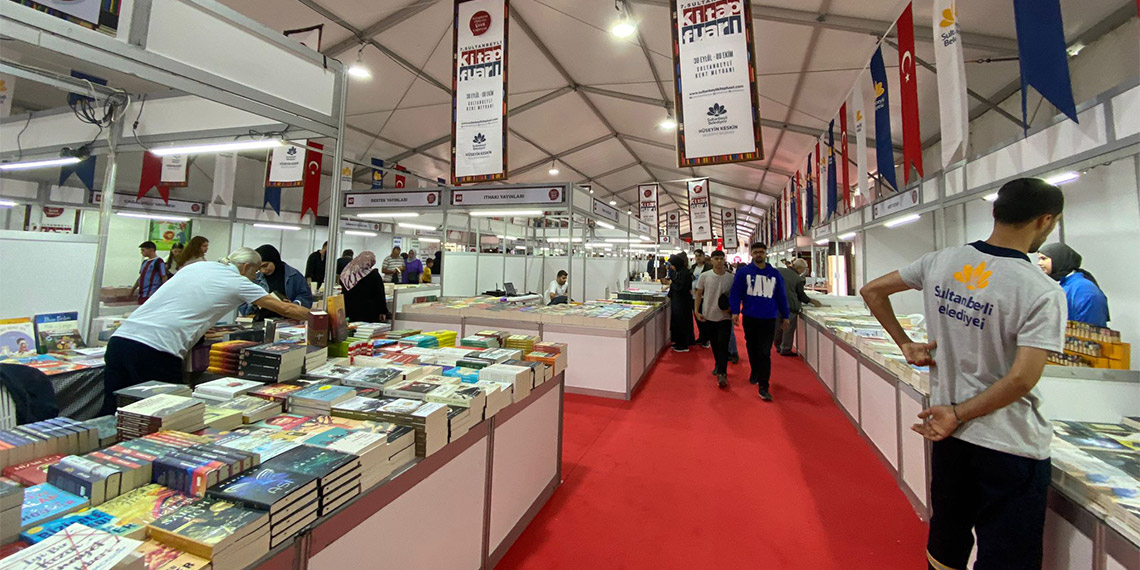 Türkiye’nin önde gelen yayınevlerini ve yazarlarını kitapseverlerle buluşturan '7'nci Sultanbeyli Kitap Fuarı' başladı.