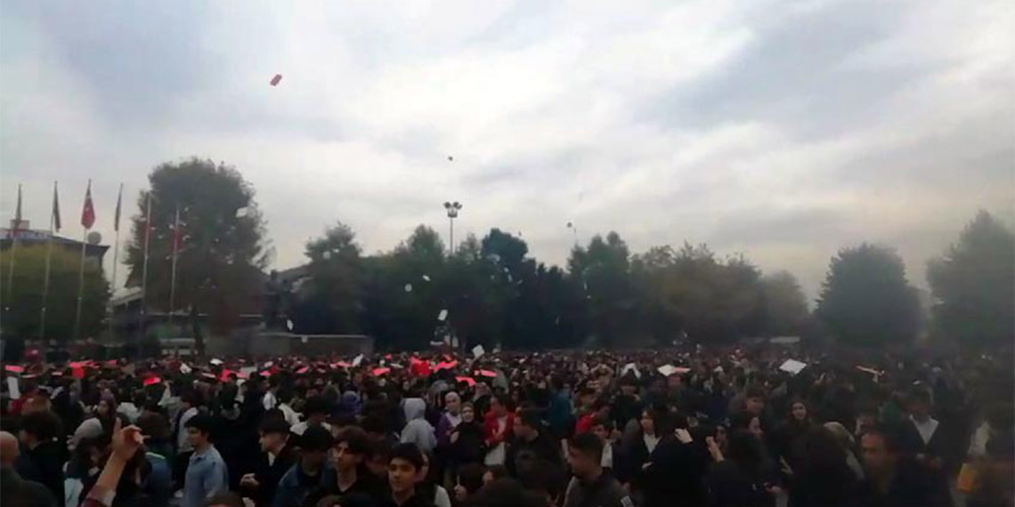 Türk Bayrağı koreografisi yapılamadı, öğrenciler tepki gösterdi