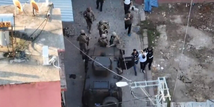 Çember operasyonlarında 4 bin 173 firari yakalandı