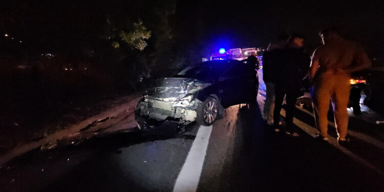 9 aracın birbirine girdiği kazada 4 kişi yaralandı