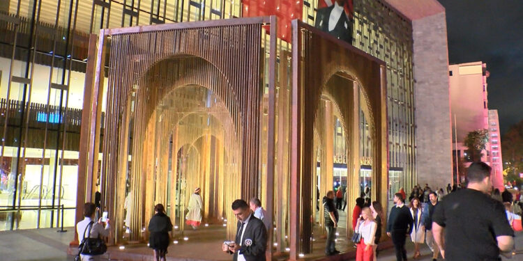 'Açık Yapıt' Cumhuriyetin 100. Yılında AKM'de sergileniyor