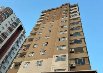 Adana'da 13'üncü kattaki balkondan düşen ege öldü