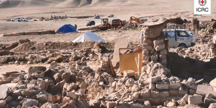 Afganistan'da deprem sonrası yıkım böyle görüntülendi