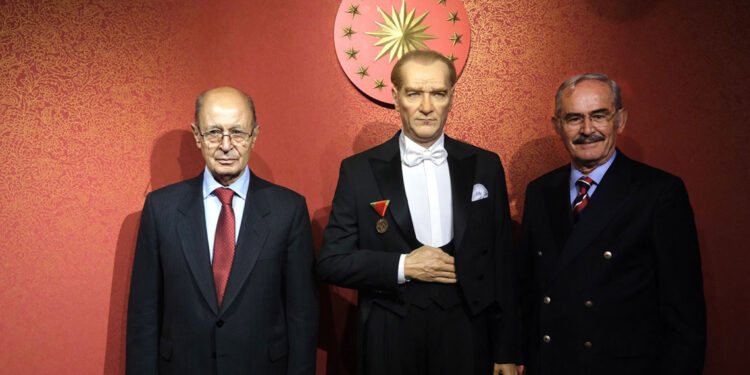 Ahmet Necdet Sezer, balmumu müzesini gezdi