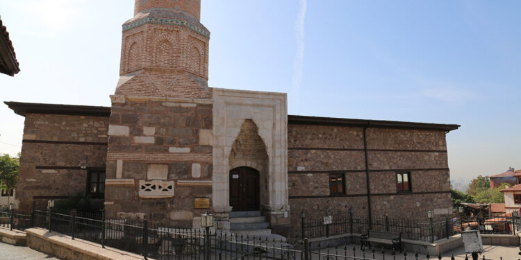 Ahşap direkli camilere mekanik yöntemlerle koruma