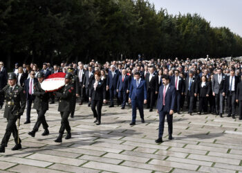 Akşener Anıtkabir'i ziyaret etti