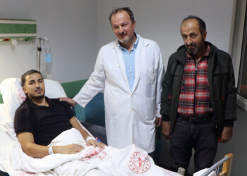 Amerika'dan getirilen doku ile 'menisküs nakli' yapıldı