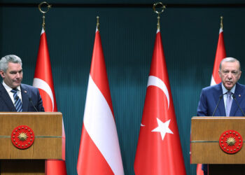Amerika'nın uçak gemisinin İsrail'de ne işi var?