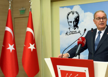 Anayasa laflarının altında seçim hesabı olduğunu görürüz