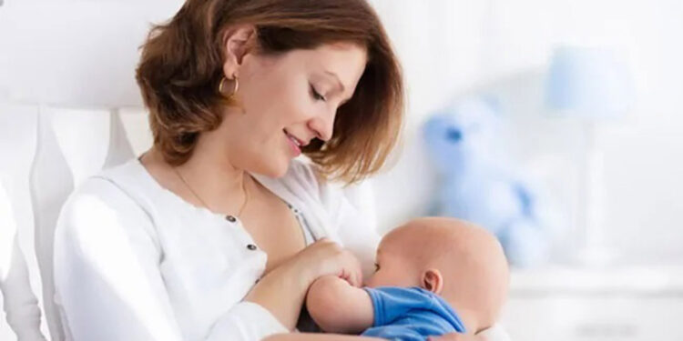 Anne sütü emen bebeğin çene kasları daha kuvvetli oluyor