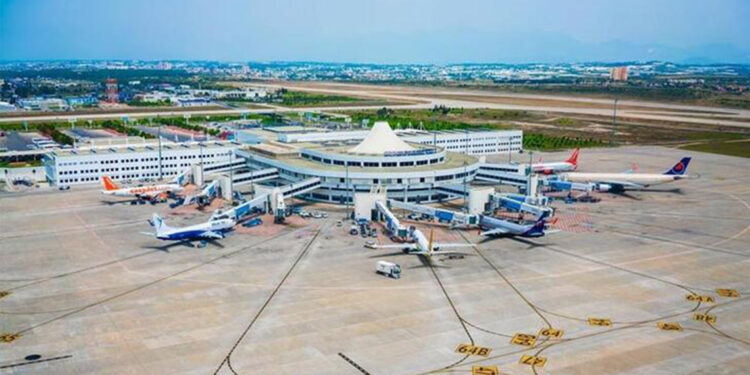 Antalya Havalimanı uçuşlara açıldı