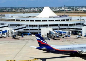 Antalya havalimanı'nda uçuşlar geçici olarak durduruldu