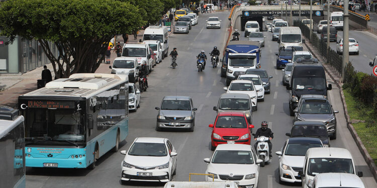 Antalya'daki motorlu kara taşıtı sayısı 1 milyon 423 bin