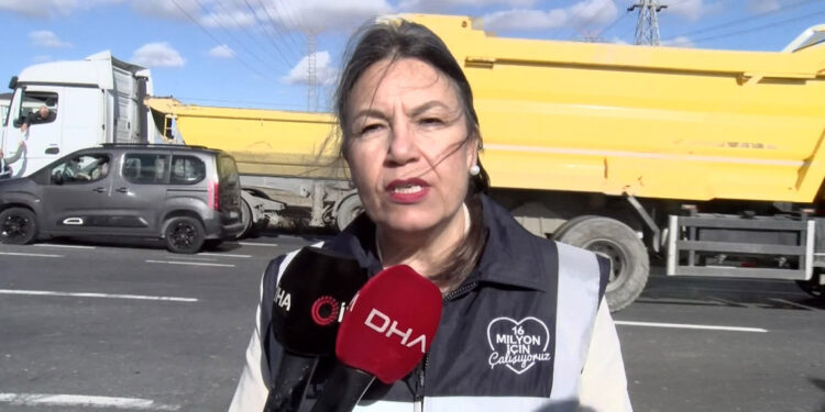 Arnavutköy'de hafriyat kamyonlarına denetim 