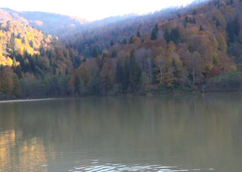 Artvin’deki iki ayrı Karagöl’de, iki farklı mevsim