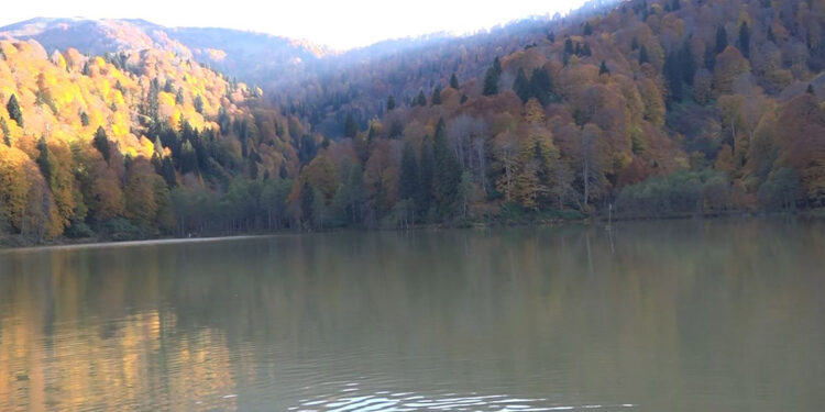 Artvin’deki iki ayrı Karagöl’de, iki farklı mevsim