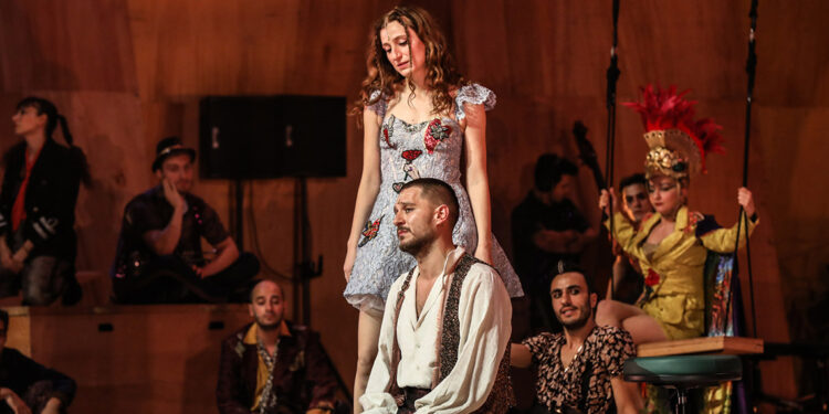 'Aşık Shakespeare' sahnede