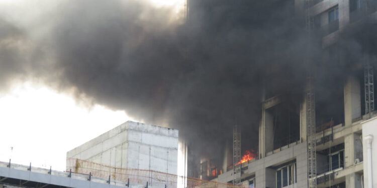 Ataşehir'de inşaatta yangın