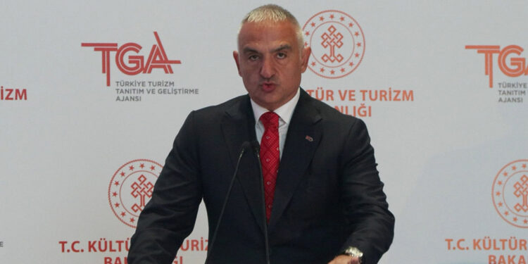 Ayasofya'ya ziyaretler yabancı vatandaşlar için ücretli olacak