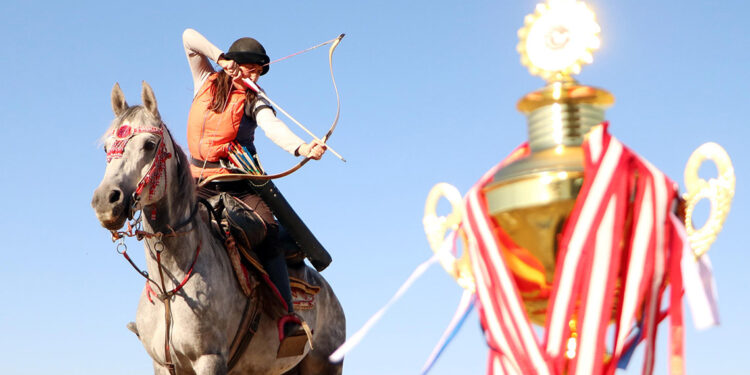 Ayşe Melek öğretmen, Atlı Okçuluk Milli Takımı'na da seçildi