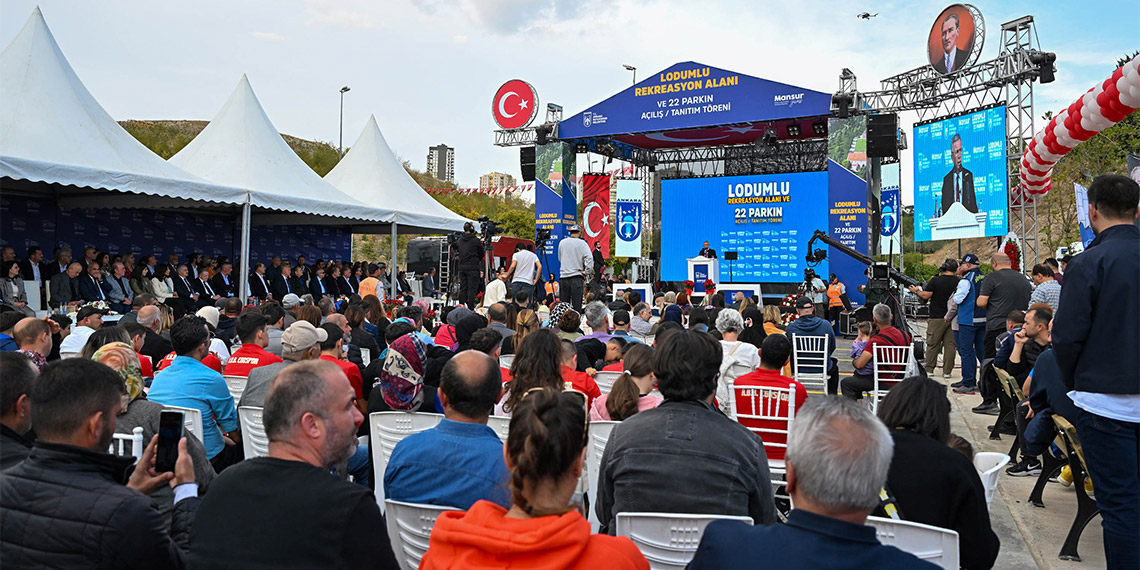 Ankara Büyükşehir Belediye Başkanı Mansur Yavaş’ın ev sahipliğinde Çankaya ilçesinde bulunan Lodumlu Rekreasyon Alanı ile 22 parkın açılış ve tanıtım töreni gerçekleştirildi.