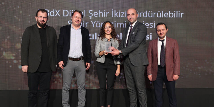 Bağcılar Belediyesi’nin dijital şehir ikizi projesine ödül