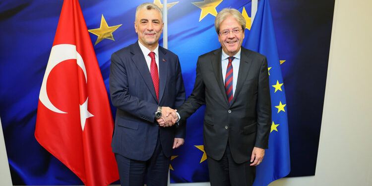 Bakan Bolat, Avrupa Birliği'nin Ekonomi Komiseri ile görüştü