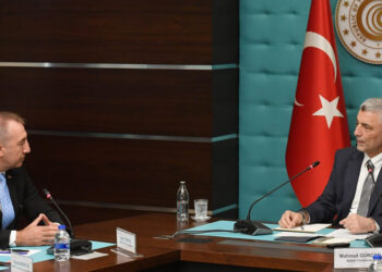 Bakan Bolat: Oto piyasasında fiyatlarda yüzde 15 düştü