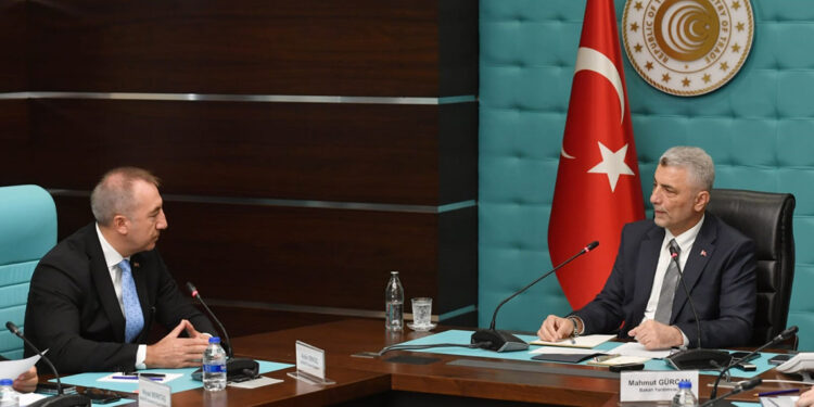 Bakan Bolat: Oto piyasasında fiyatlarda yüzde 15 düştü