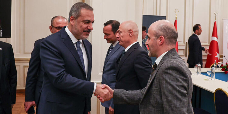 Bakan Fidan, Mısır'da Türk iş insanları ile görüştü