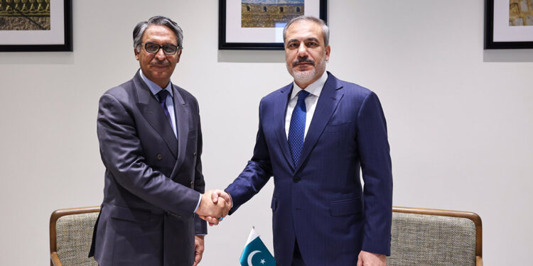 Bakan Fidan, Pakistan Dışişleri Bakanı ile görüştü