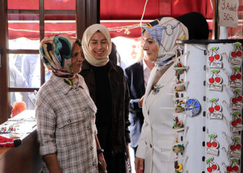 Bakan Göktaş, kadın kooperatifi üyeleriyle bir araya geldi