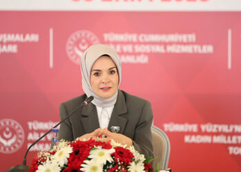 Bakan Göktaş, kadın milletvekilleriyle buluştu