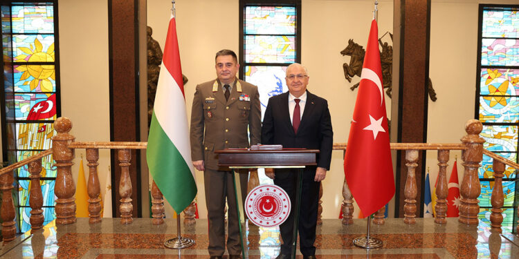 Bakan Güler, Macaristan Genelkurmay Başkanını kabul etti