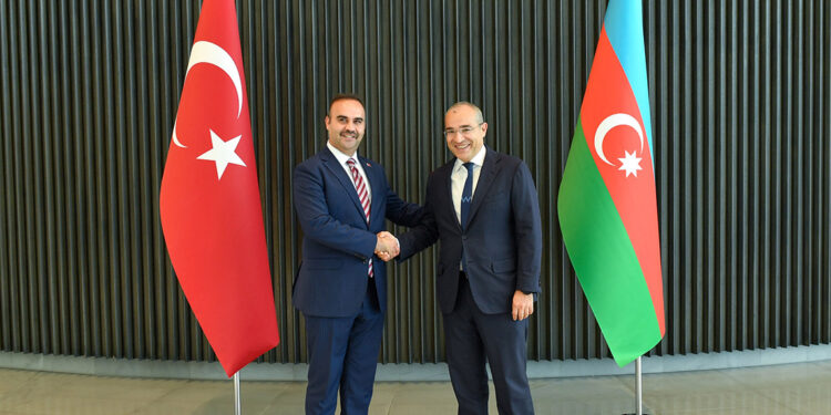 Bakan Kacır, Azerbaycan Ekonomi Bakanı ile görüştü