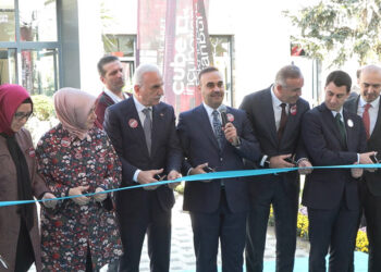 Bakan Kacır, Uydu Kuluçka Merkezi'ni açtı