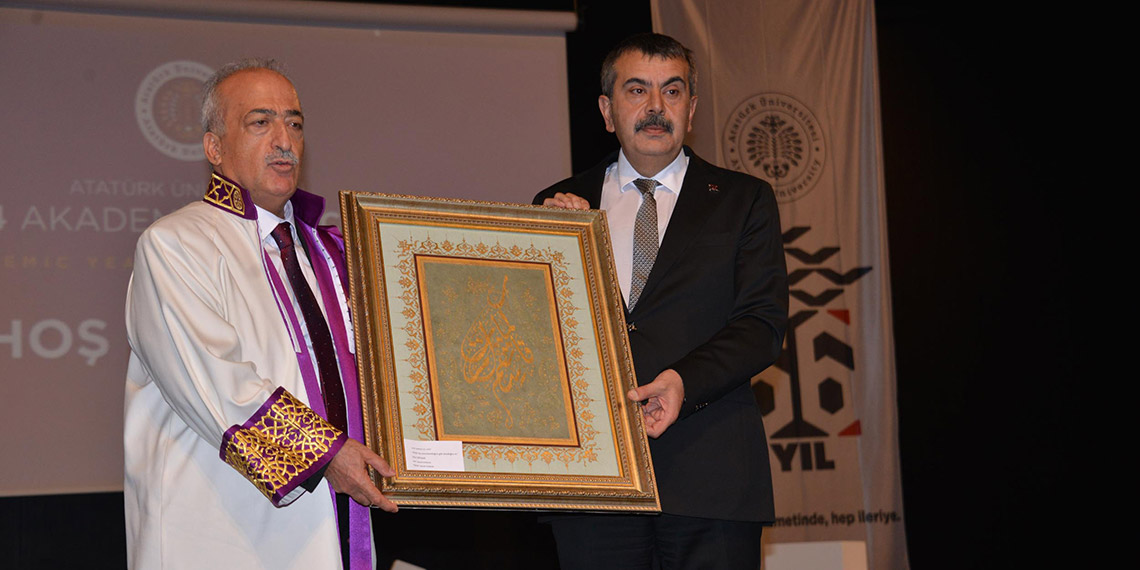 Bakan Tekin Atatürk Üniversitesi'nde konuştu