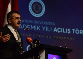 Bakan Tekin Atatürk Üniversitesi'nde konuştu