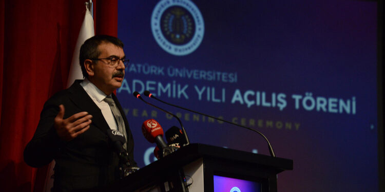 Bakan Tekin Atatürk Üniversitesi'nde konuştu