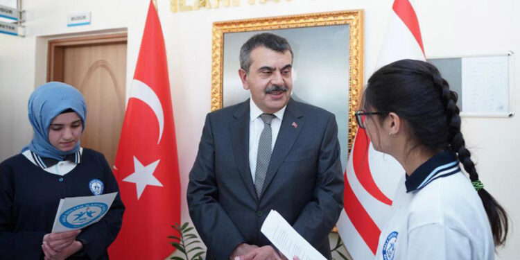 Bakan Tekin, Hala Sultan İlahiyat Koleji’ni ziyaret etti