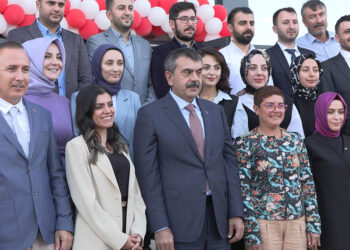 Bakan Tekin, Sancaktepe'de toplu okul açılış törenine katıldı