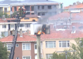 Bakırköy'de hastane bahçesinde yangın