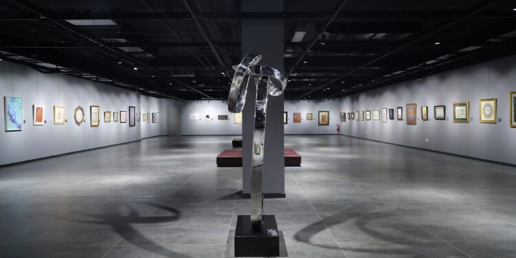 Başakşehir'de Şehrin Sanatçıları Sergisi kapılarını açtı 