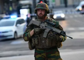 Brüksel'deki saldırgan etkisiz hale getirildi