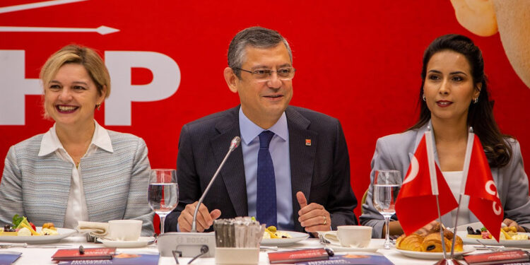 CHP milletvekili grubunda yüzde 55'e 45, biz öndeyiz