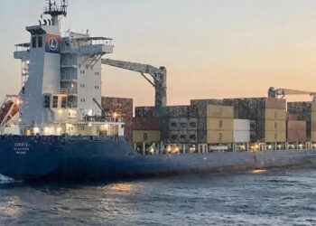 Çanakkale Boğazı'nda konteyner gemisi arıza yaptı