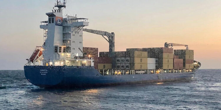 Çanakkale Boğazı'nda konteyner gemisi arıza yaptı