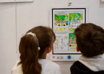 Çizgi roman okulu’nda çocuklar hayal gücünü sergiye taşıdı